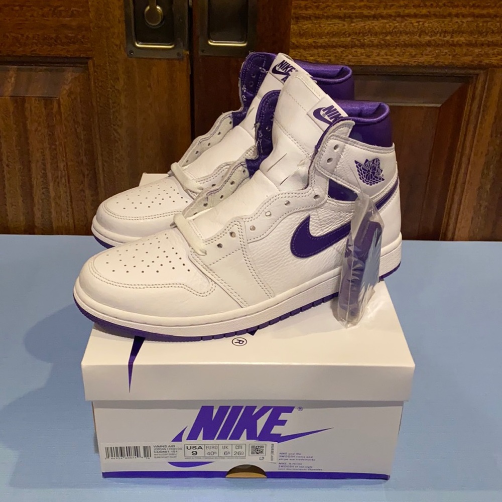 WMNS Air Jordan 1 High OG Size 9